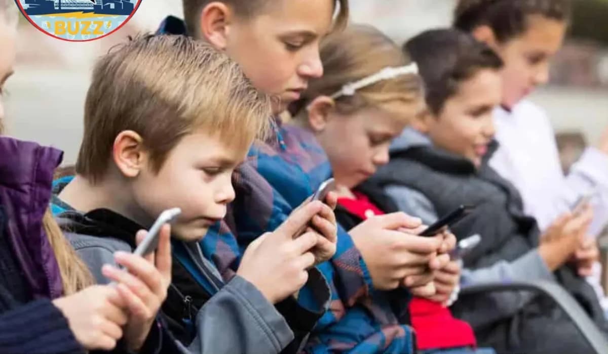 Liberals propose stricter digital rules with age limits on social media and AI chatbots for children safety